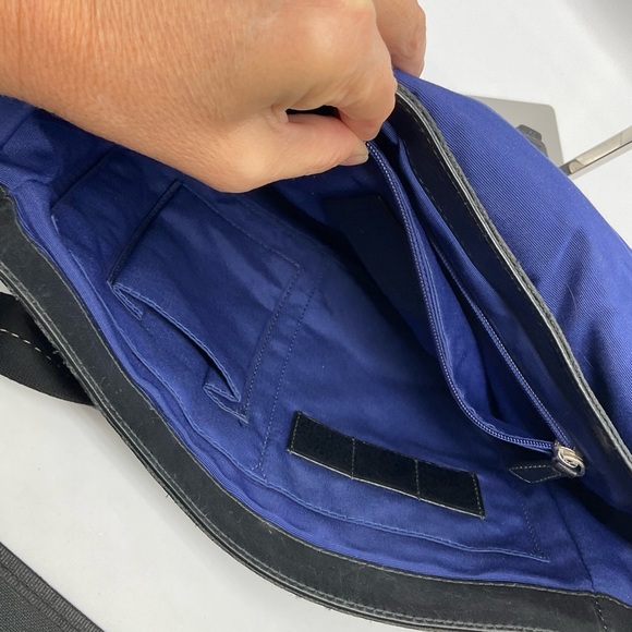 COACH SIGNATURE VOYAGER MESSENGER BAG - Picture 5 of 10